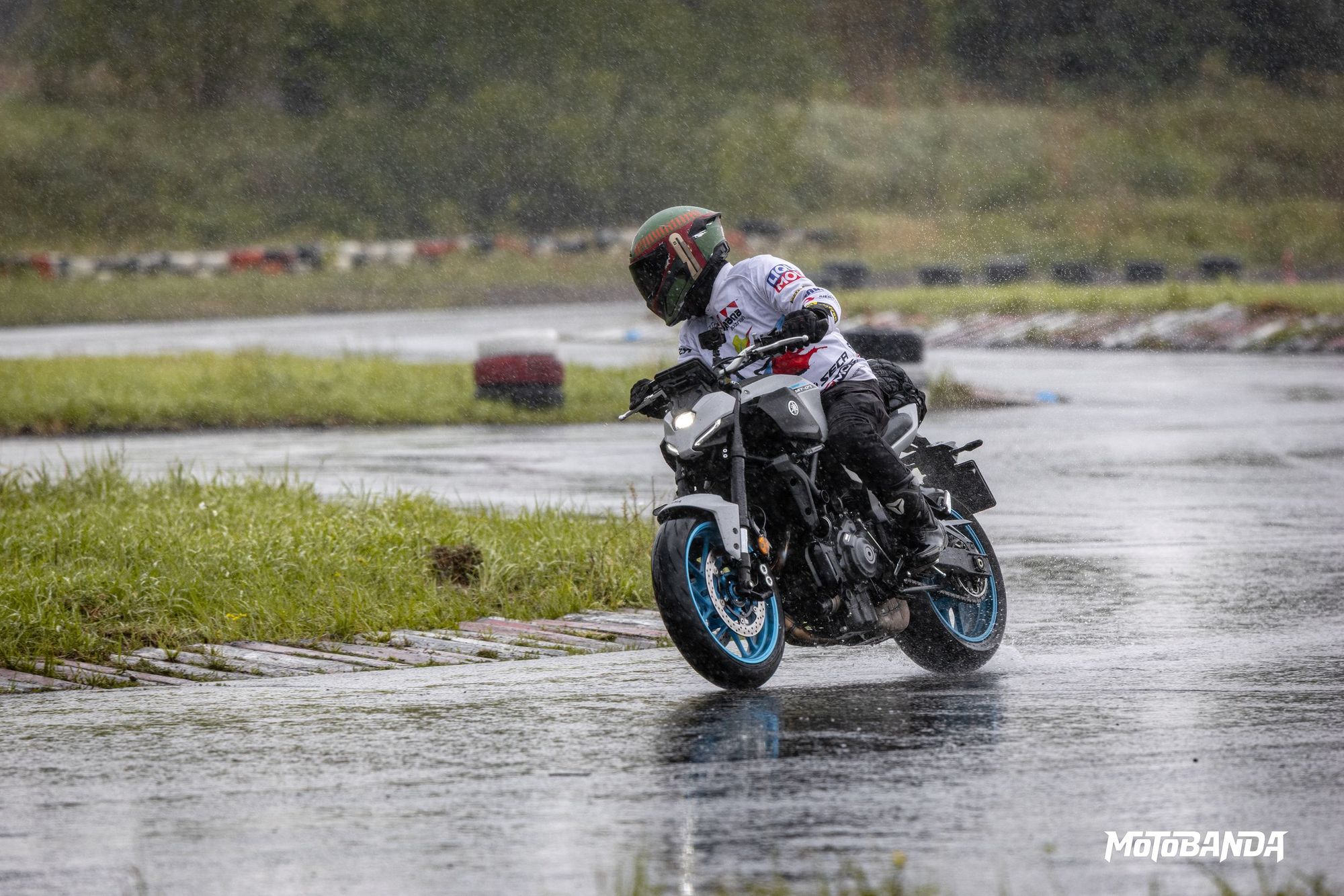 Motocykliści na technicznym torze Tor Toruń